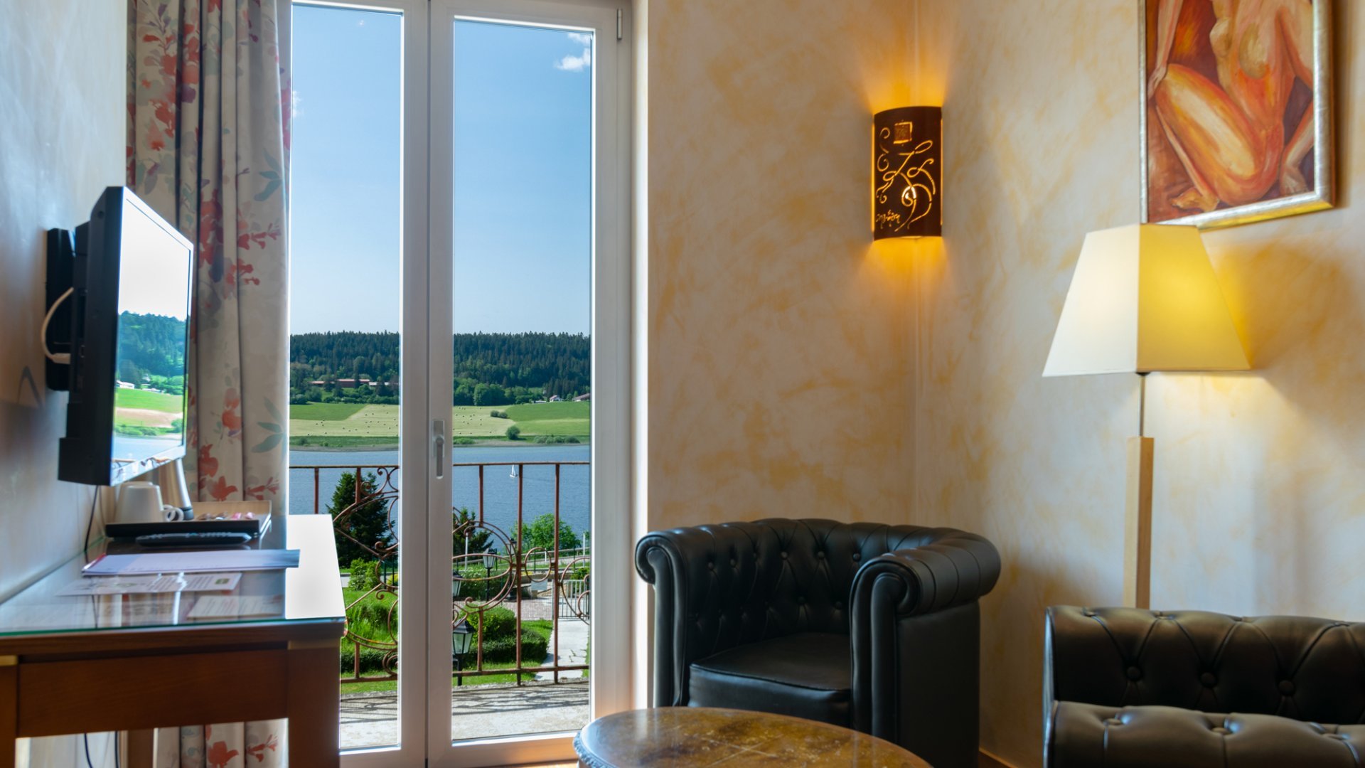 Salon de suite de l'hôtel le lac à Malbuisson