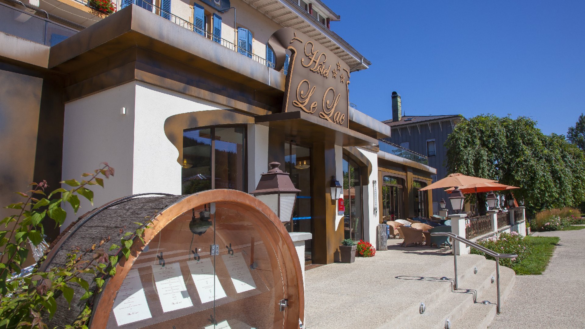 entrée hôtel le lac malbuisson
